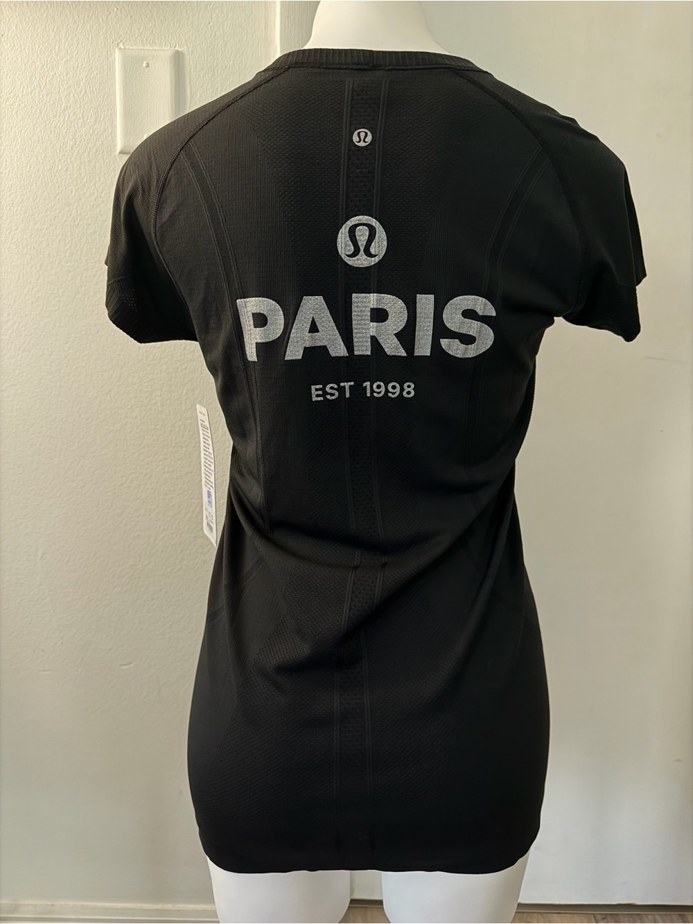 Lululemon - Swiftly Tech Short Sleeve - *Paris graphic - NWT
